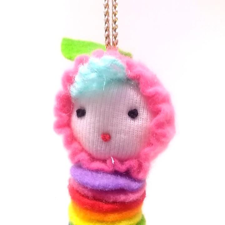 オカンアート 手作り みのむしマスコット キーホルダー キーチェーン ストラップ イモムシ 芋虫 蓑虫 赤ちゃん りんご 人形 フェルト 田舎 道の駅 駄民具 Key ダミラ 通販 Yahoo ショッピング