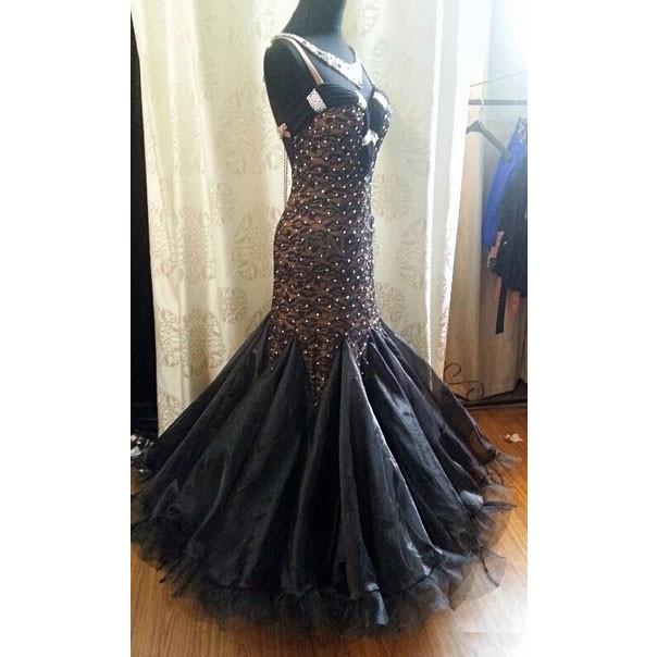 社交ダンス用スタンダードドレス　セミオーダー可能     商品情報    使用素材 ・ストレッチネット・スパンデックス 他 社交ダンス専門店ダンスナビゲーションのセレクトドレス。バーシャ正規品