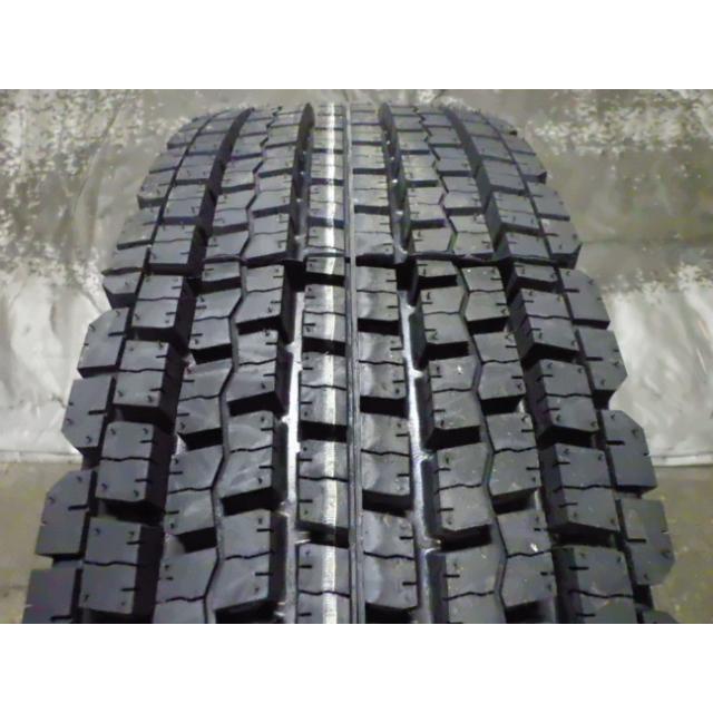 11R22.5 16PR DAEHO 冬 DH355S 未走行再生 2本セット スタッドレスタイヤ 11/22.5 11-22.5 UT2758 |  | 05