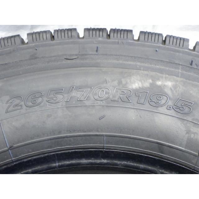 265/70R19.5 140/138J YTR 冬 902ZE 中古再生 8分山 4本セット スタッドレスタイヤ 265/70/19.5 265/70-19.5 UT3237 |  | 01