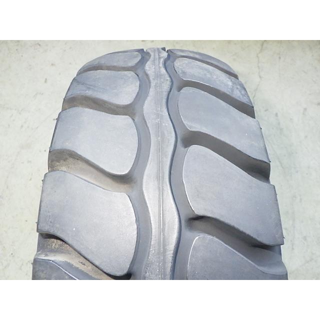 18×7-8 /4.25.4.33 AICHI CARRYACE MB320 中古 1本のみ フォークリフト ノーパンク 18×7/8 X1813 |  | 05