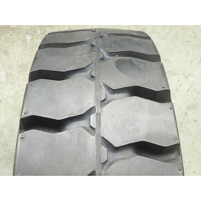 18×7-8 RIM4.33 BEAUTRAK CBX 中古 9.9分山 2本セット フォークリフト ノーパンク 18×7/8 X1820 |  | 03