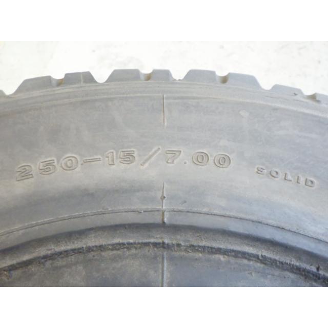 250-15 /7.00  8CB 203 中古再生 9.9分山 1本のみ フォークリフト ノーパンク スノー 250/15 X1826 |  | 01