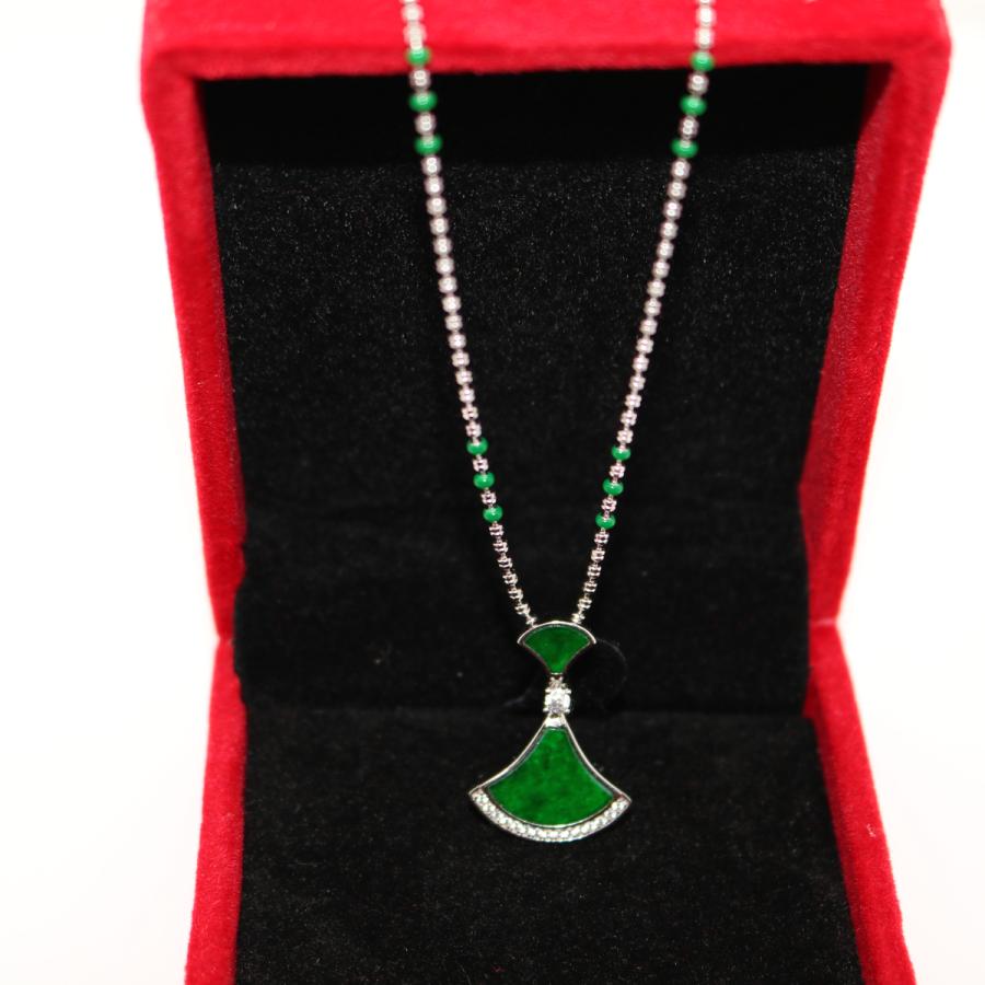 ミャンマー天然翡翠　A貨　ジェイダイト　ヒスイ　ペンダントヘッド　天然石　シルバー925　ネックレス |  | 01