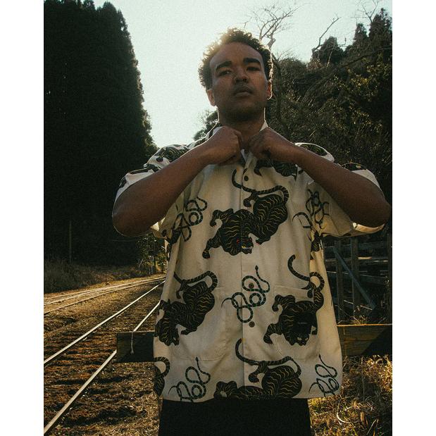 FLATLUX Bite Ss-Shirt Coral Lサイズ 柄シャツ 蛇 FLATLUX Bite Ss-Shirt CORAL フラットラックス バイトSSシャツ
