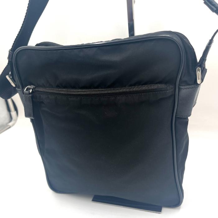 プラダ PRADA ショルダーバッグ ナイロン シンプル 四角 白タグあり 