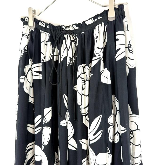 ドゥロワー Drawer ロングスカート フレア 花柄 モノトーン ブラック