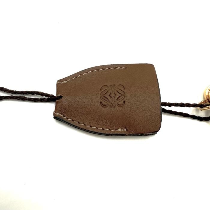 美品【LOEWE ロエベ】カデナ 南京錠 パドロック ☘バッグのアクセントに☘ ロエベ LOEWE カデナ 南京錠 カギ チャーム パドロック レザー