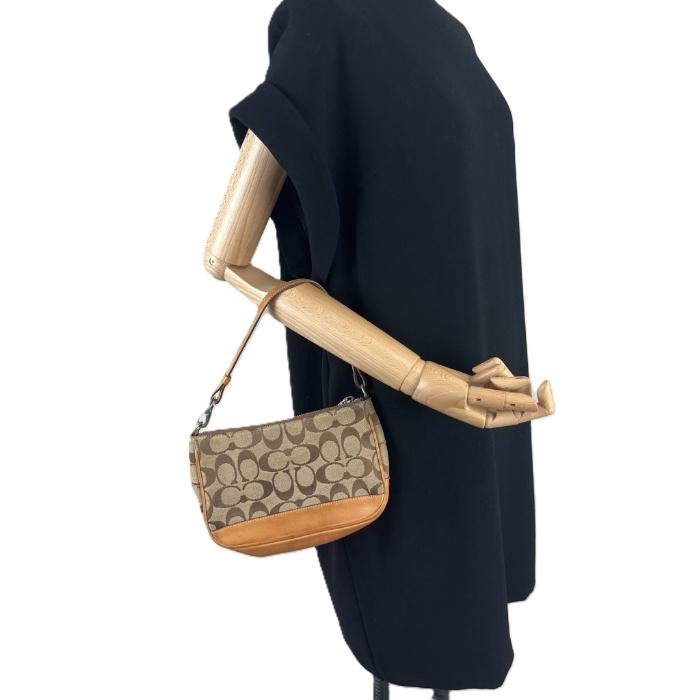 COACH ハンドバッグ アクセサリーポーチ シグネチャー パープル 楽天市場】【バッグ】COACH コーチ シグネチャー ハンドバッグ