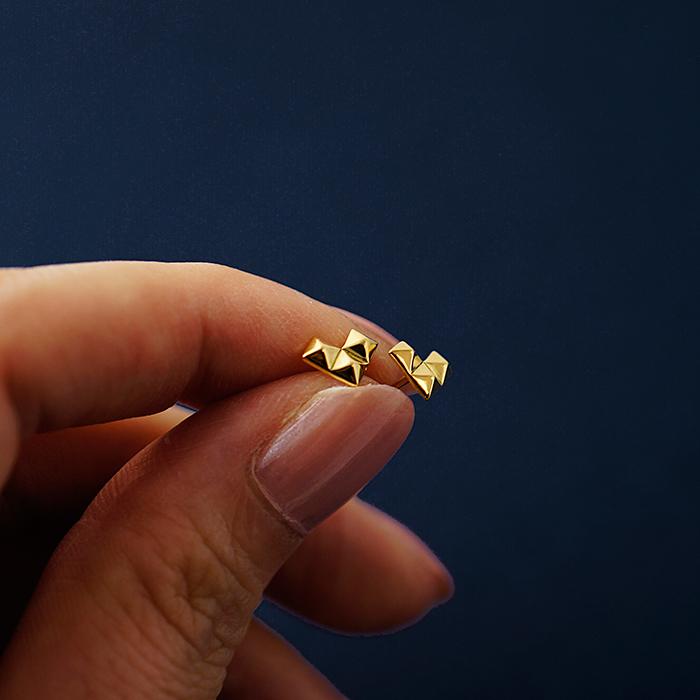 k18 ゴールド ピアス スタッズハートピアス スタッドピアス 華奢 18金 18k 無料ラッピング　ギフト デザイン レディース プレゼントの画像