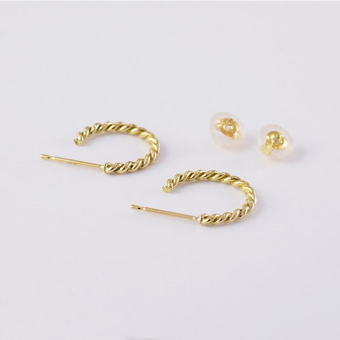 k18 ゴールド フープピアス ツイスト フープ 18金 18k 無料ラッピング　ギフト デザイン　ピアス レディース プレゼントの画像