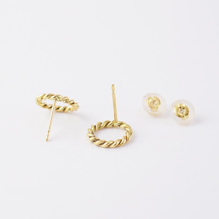 k18 ゴールド ピアス サークル ねじれ ツイスト スタッドピアス 華奢 18金 無料ラッピング  レディース プレゼント 丸　円の画像