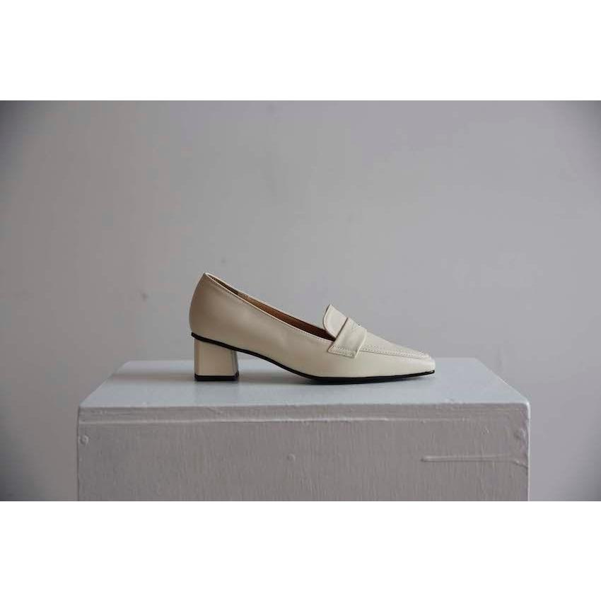 【お値下げ中です】ペリーコ　スクエアローファー　ホワイト ローファー スクエアトゥ レディース おじ靴 革靴 ローヒール 太