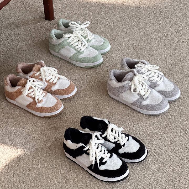 もこもこ ファー スリッポン フラットシューズ ロゴ ブラウン