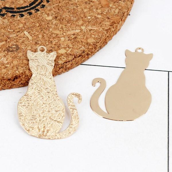 合金製高品質 お花模様のネコ透かしメタルパーツ チャーム ねこ 猫
