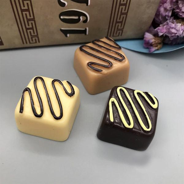 ちょっと大きめのキューブ型チョコレート 1色2個セット★スイーツデコパーツ チロルチョコっぽい感じです | 
