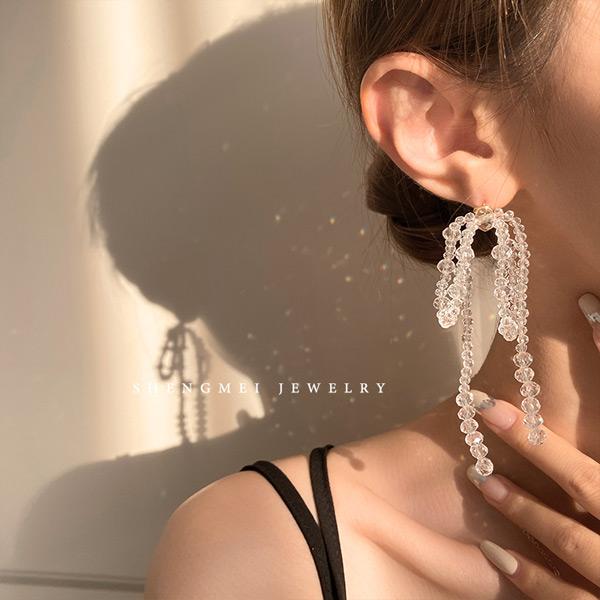 リボンモチーフ ピアス クリアビーズ ボリューミー 透明 揺れる 大きい  