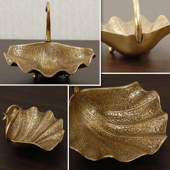 インドネシア製／ブッダ置物／真鍮と鉄製。【ケース入り3体と真鍮製の1