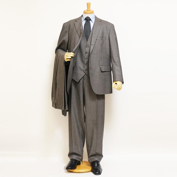 大きいサイズ メンズ スーツ 新品 秋冬 やや淡灰グレー杢 ぼんやり茶 11.5mmストライプ ３つボタン段返り ベスト パンツ２本付き 4ピース ビジネス スーツ |  | 01