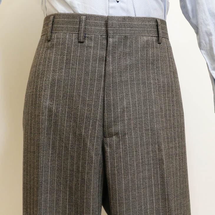 大きいサイズ メンズ スーツ 新品 秋冬 やや淡灰グレー杢 ぼんやり茶 11.5mmストライプ ３つボタン段返り ベスト パンツ２本付き 4ピース ビジネス スーツ |  | 10