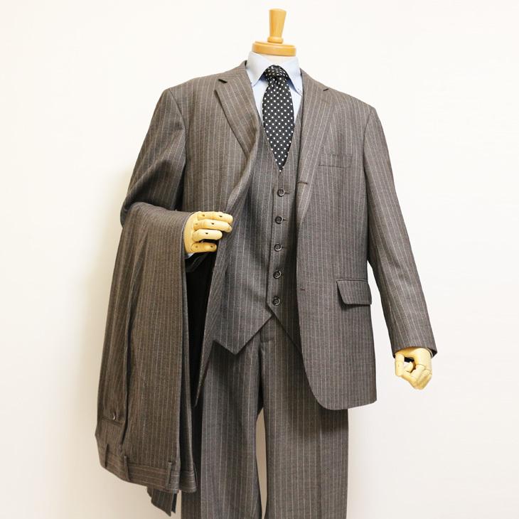 大きいサイズ メンズ スーツ 新品 秋冬 やや淡灰グレー杢 ぼんやり茶 11.5mmストライプ ３つボタン段返り ベスト パンツ２本付き 4ピース ビジネス スーツ |  | 02