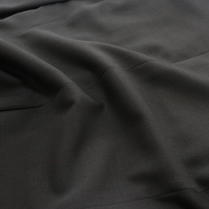 礼服 スーツ メンズ 新作 通年 西川毛織 オールシーズン 黒無地 国内染め 2WAYストレッチ ウエスト調整±6cm可能 2つボタン フォーマル やや細め型 (A/AB/BB体) |  | 18