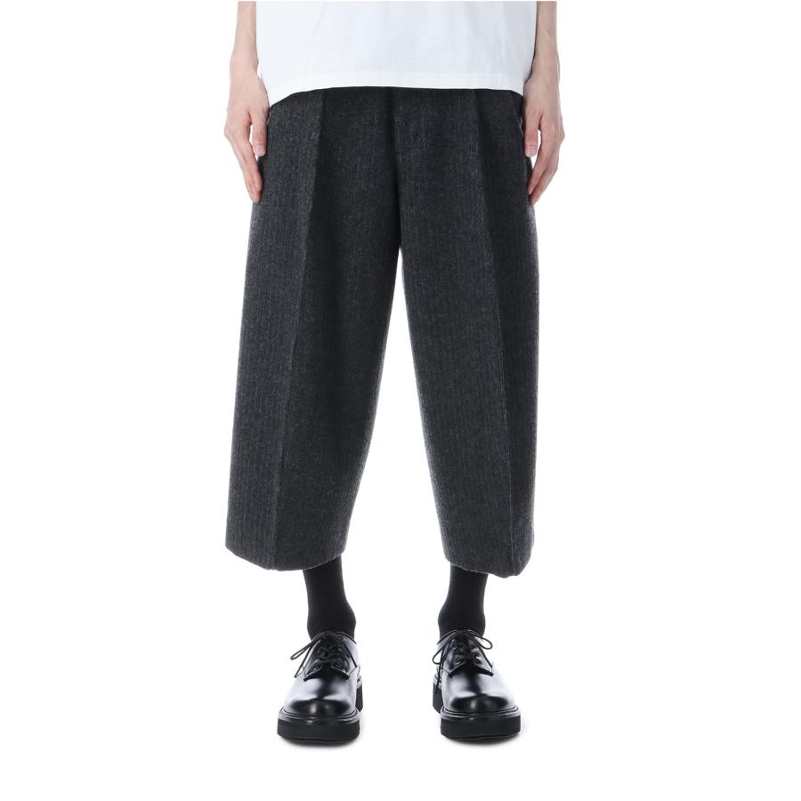 S CURVED UTILITY CAPRI TROUSERS - CHARCOAL (NF252P02) NVRFRGT(ネヴァーフォーゲット) |  | 02