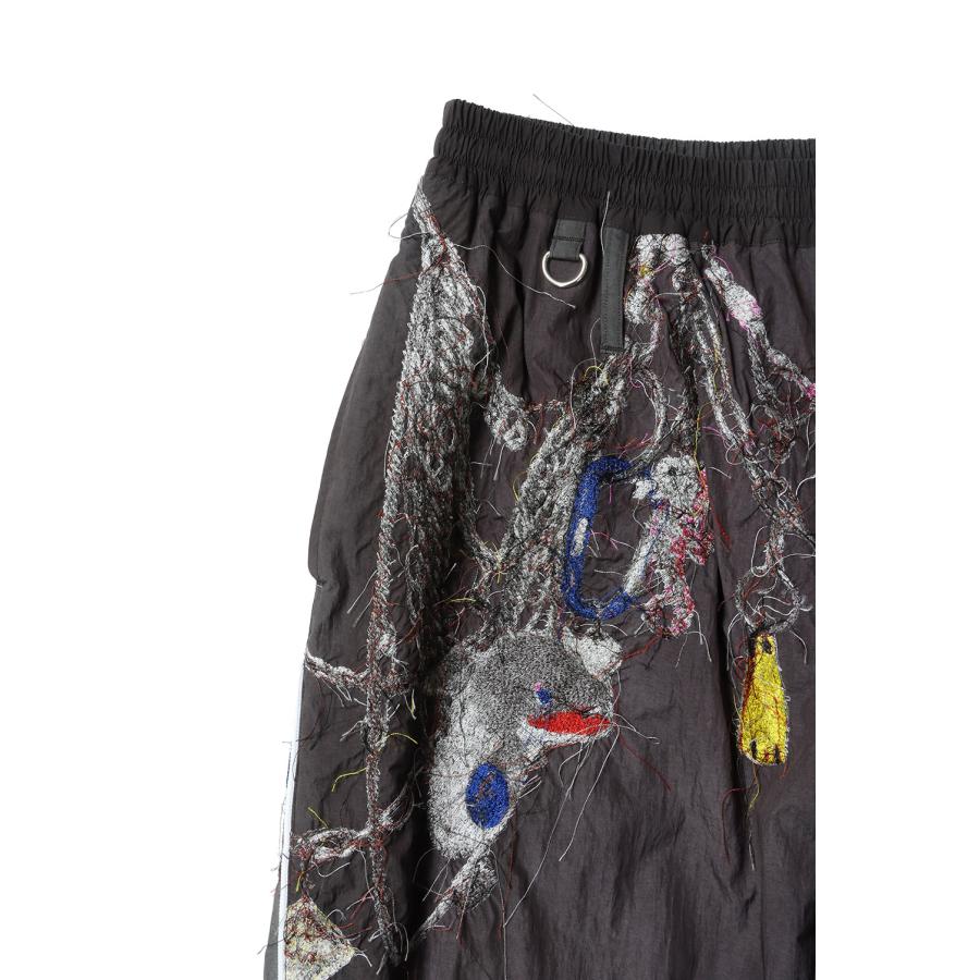 EMBROIDERED CHAIN TRACK PANTS - CHACOAL (26SS22PT354) doublet(ダブレット) |  | 02