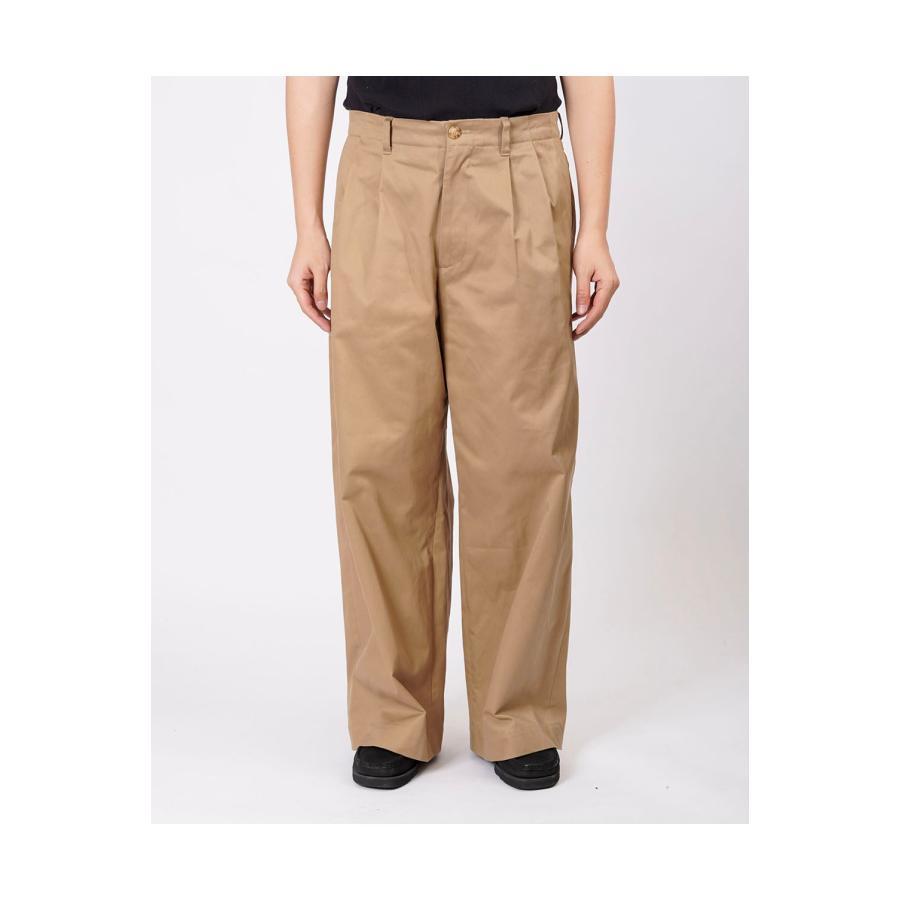 2TUCK WIDE CHINO TROUSERS - CAMEL (253-60502) Universal Products(ユニバーサルプロダクツ) |  | 01