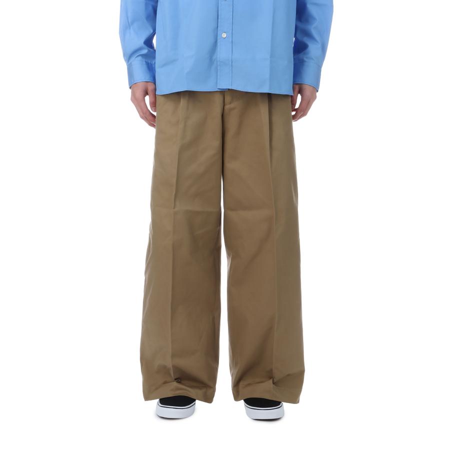 2TUCK WIDE CHINO TROUSERS - CAMEL (253-60502) Universal Products(ユニバーサルプロダクツ) |  | 01