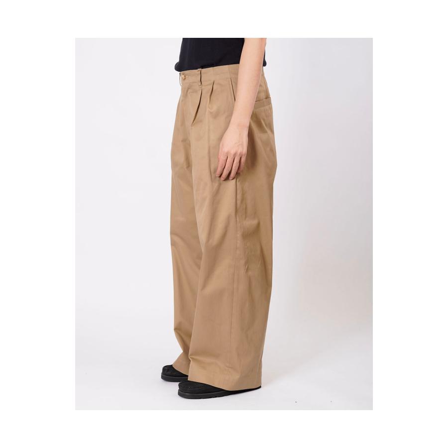2TUCK WIDE CHINO TROUSERS - CAMEL (253-60502) Universal Products(ユニバーサルプロダクツ) |  | 02