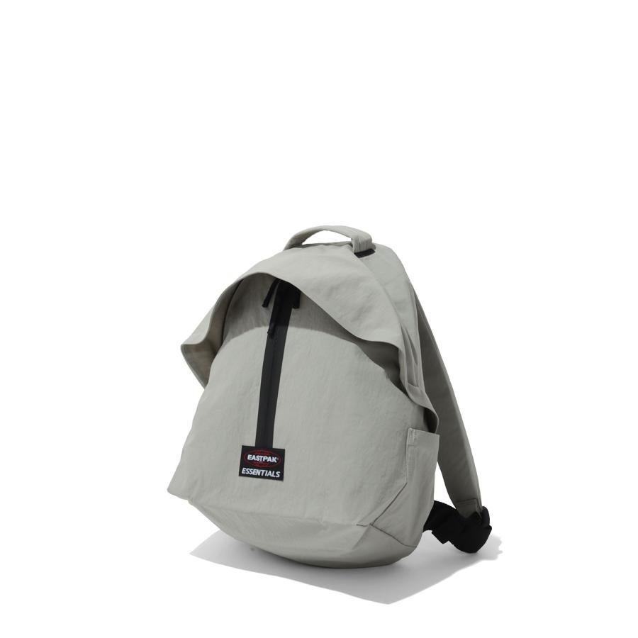 【 × EASTPAK】ESSENTIALS BACKPACK - BEIGE (BP00027) ESSENTIALS(エッセンシャルズ) |  | 01