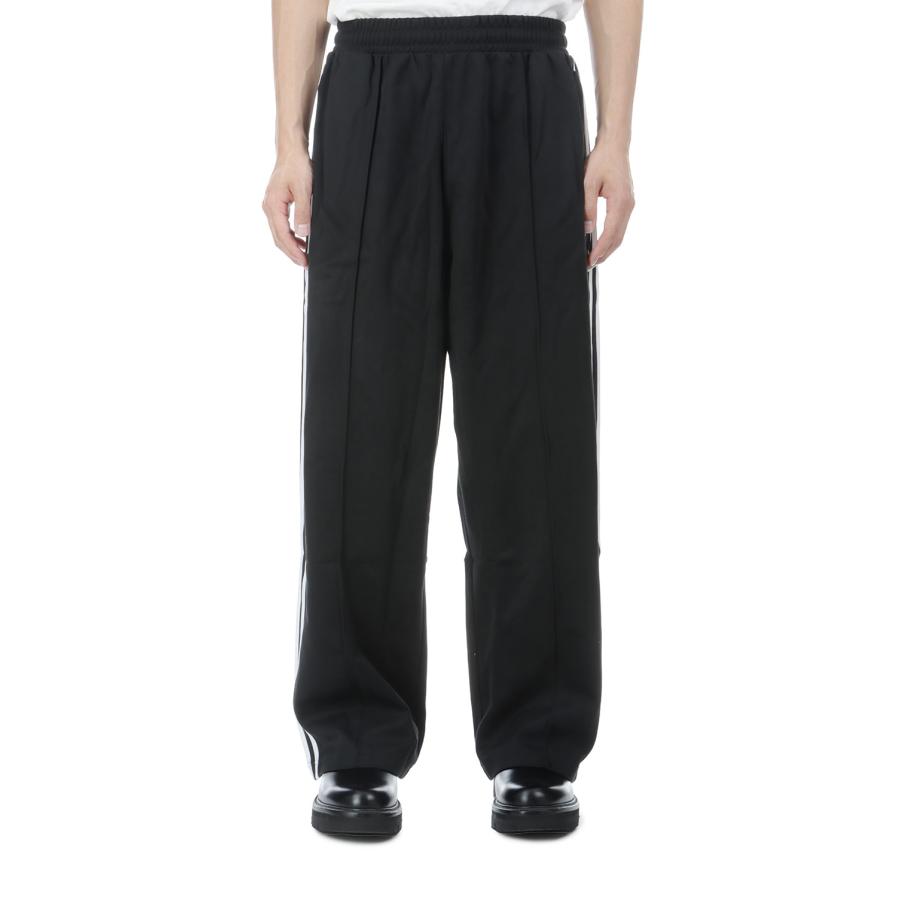 BAGGY TRACK PANTS - BLACK (IE004) adidas Originals(アディダスオリジナルス) | adidas Originals | 02