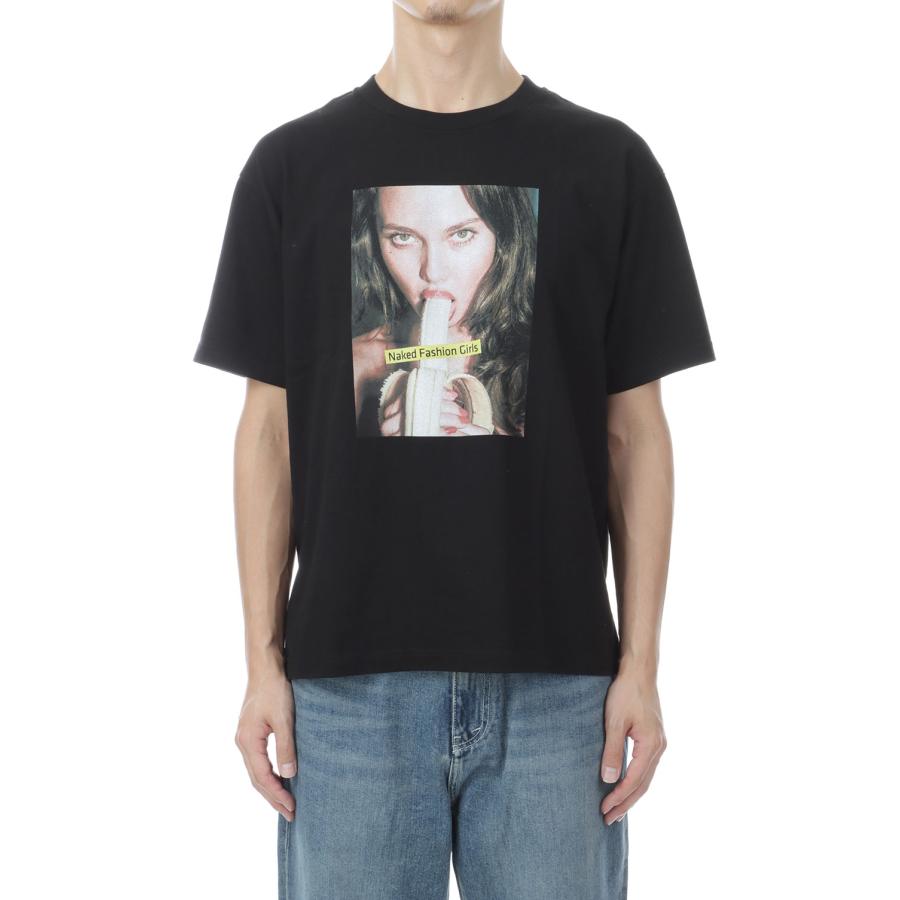 Mike Dowson Holding a Banana Girl Photo Tee by Stie-lo - BLK (STLMD002) Minedenim(マインデニム) |  | 02