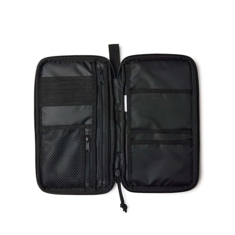 ynhrBRIEFING USA製マルチバッグ　パスポートケース ブラック ynhrBRIEFING USA製マルチバッグ パスポートケース ブラック