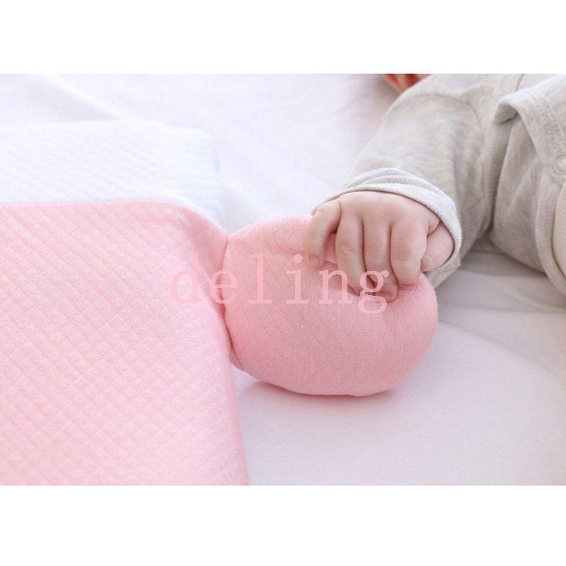 ベビー枕 赤ちゃん 枕 出産祝い 寝ハゲ 向き癖 頭の形をよくする 絶壁防止 新生児用枕 天然ラテックス 低反発 ベビーピロー ドーナツ枕 枕カバー付き 通気性 高品質の激安