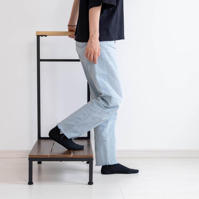 玄関 踏み台 手すり付き ステップ台 取っ手付き 約幅約60cm 片側 片手 昇り降りが楽に スチール製 昇降補助 コンパクト |  | 08