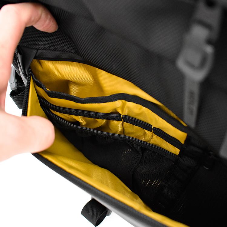 ウェクスレイ フィンリー ショルダーバッグ ブラック メッセンジャー