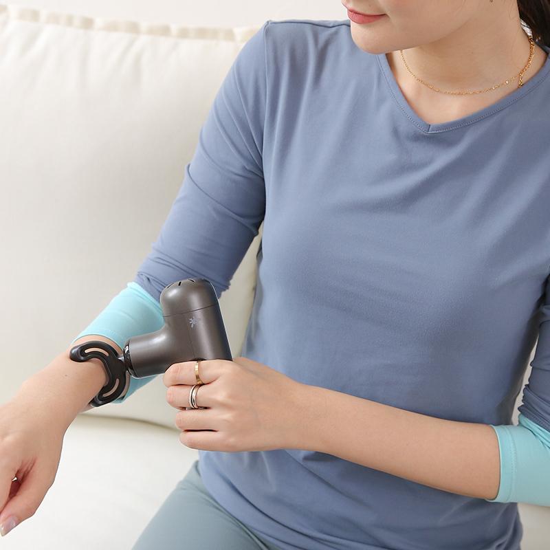 新品】楽 EasyGun ピンク マッサージ器 肩こり解消グッズ マッサージ