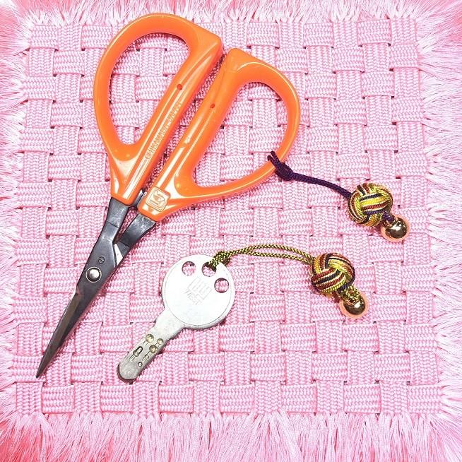 お守(厄除)根付・ストラップ 小田巻「金」 組紐 手作り ハンドメイド