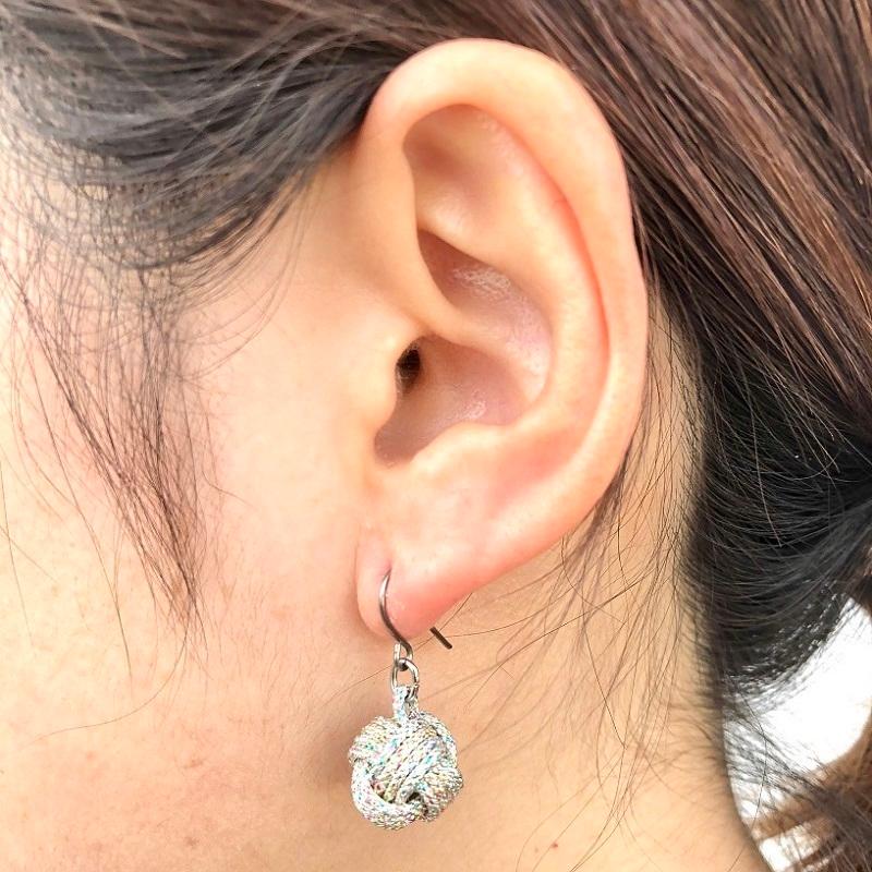 くみひもフックピアス　モンキー　金銀　レディース　綺麗　可愛い　軽い　国産　伊賀　手作り　日本製 |  | 03