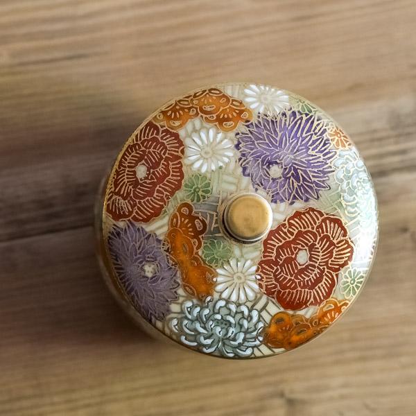 九谷焼 蓋付湯呑 専用木箱 花詰 ( あすつく 木箱名入れ有料 母の 九谷焼 蓋付湯呑 専用木箱 花詰 ( あすつく 木箱名入れ有料 母の