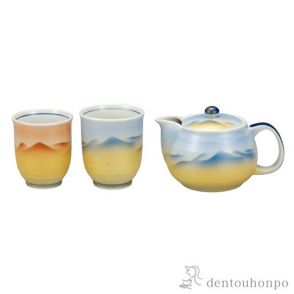 くつろぎ揃 山水 夫婦湯呑・急須セット 茶こし網付き ( 初任給 プレゼント 母の日 湯のみ 急須 ポット プレゼント 日本茶 九谷焼 結婚 出産 内祝い 引き出物 )