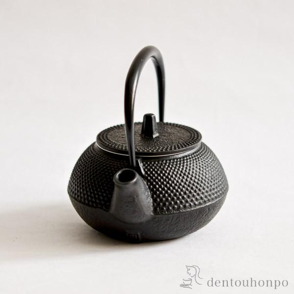 IWACHU（岩鋳）南部鉄器鉄瓶 黒 茶こし付き　直火のみ iwachu-5shippou-00.jpg