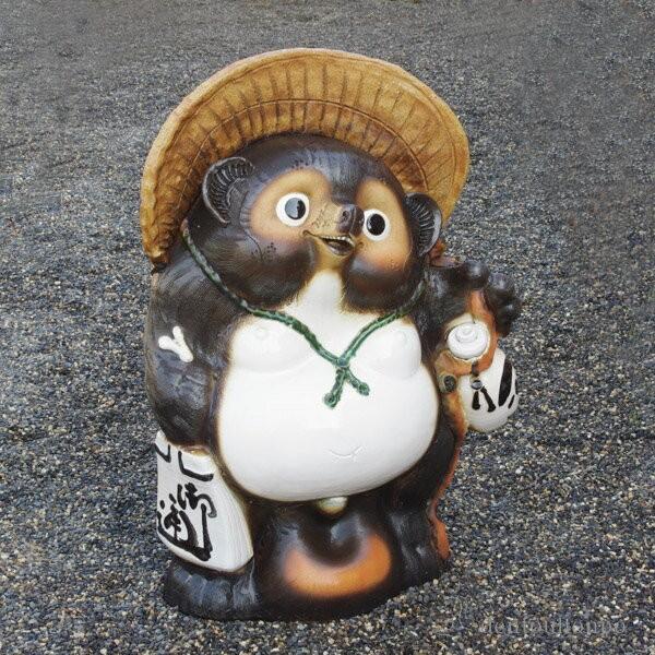 福ひねり狸 30号 ( 木札名入れ有料 置物 幸運 風水 縁起物 人気 信楽焼 結婚 出産 内祝い 引き出物 金婚式 誕生日プレゼント 還暦祝い 古希 喜寿 米寿 )