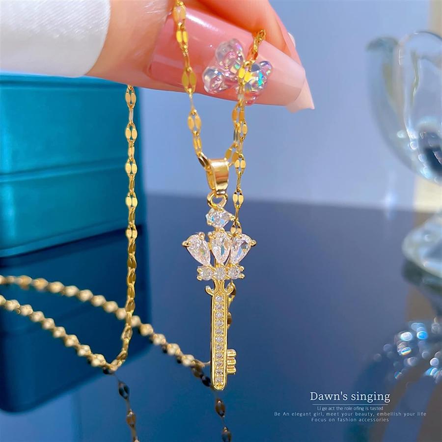 【並行輸入品】AHAFEI Fashion Luxury Scepter Crown Pendant Necklace for Women Charmの画像