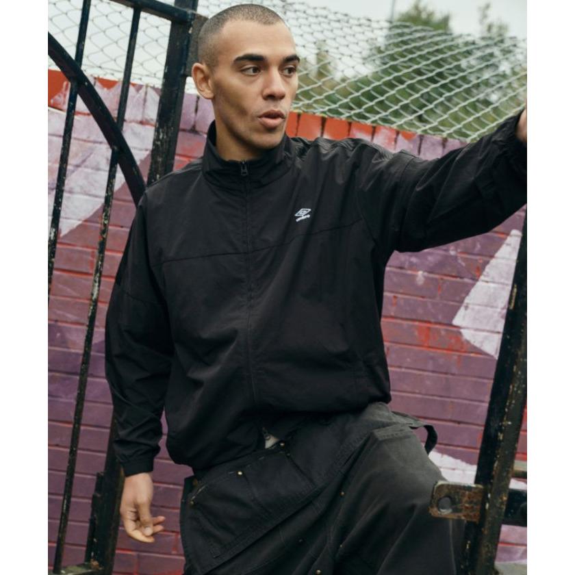 umbro（アンブロ） 公式 AWAY DAYS ナイロンウーブンジャケット メンズ