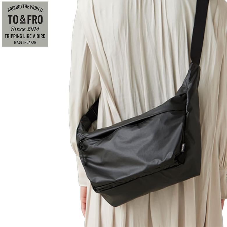 【未使用】familiar×TO&FRO ショルダーバッグ　ブラック TO&FRO レザー見え 軽量ショルダーバッグ 肩がけ パッカブル 9.7L