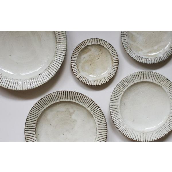 陶房金沢 皿 粉引 縁しのぎ 6寸 おしゃれ デザイン シンプル