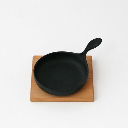 陸兆 蓋付ミニパン 14cm 南部鉄器の老舗 及源鋳造 OIGEN 公式オンラインショップ 愉しむをたのしむ フライパン 鉄フライパン 南部鉄器 小笠原陸兆 ミニパン 大 15cm ふた付 フライパン 鉄 日本製 爆買